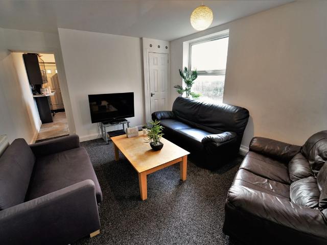 House for rent in Compton Acres, Barton In Fabis