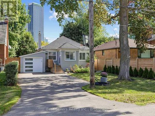 House for sale in Etobicoke—Lakeshore, Toronto