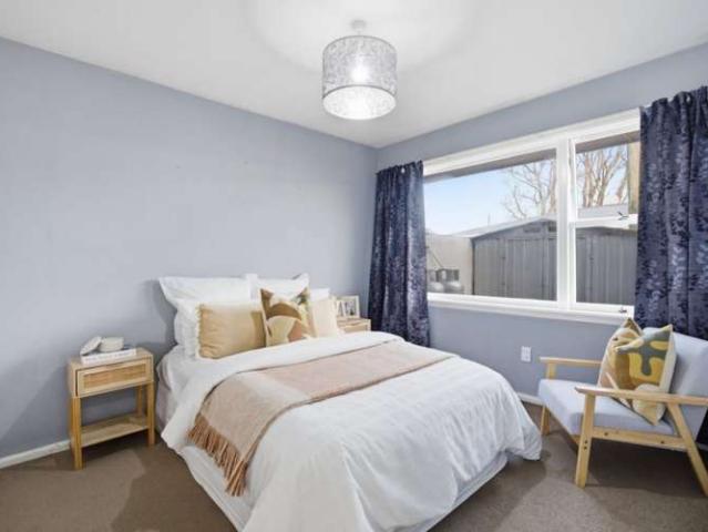 Property for sale in Chaslands, Canterbury