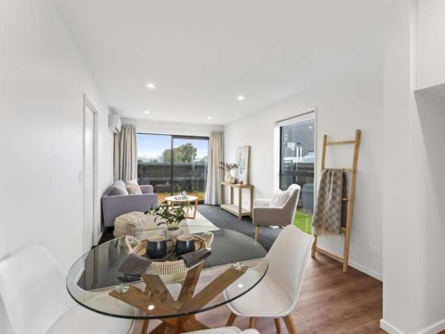 Property for sale in Chaslands, Canterbury