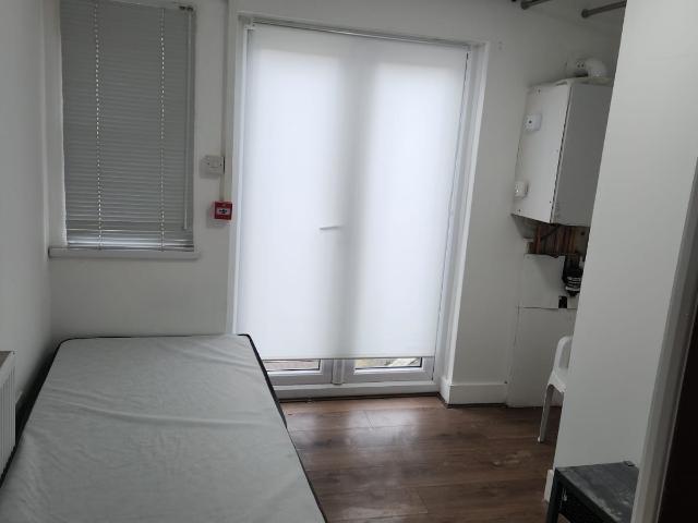 Apartment for rent in Seven Kings, Greater London