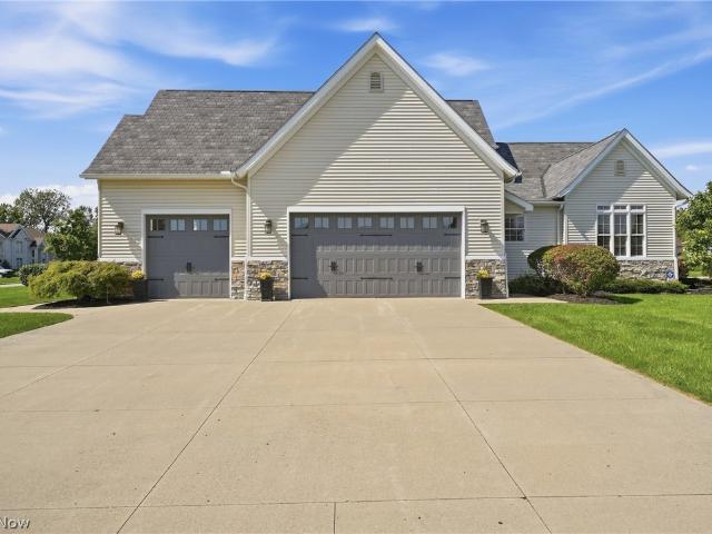House for sale in Villa Rosa Gardens, Canfield