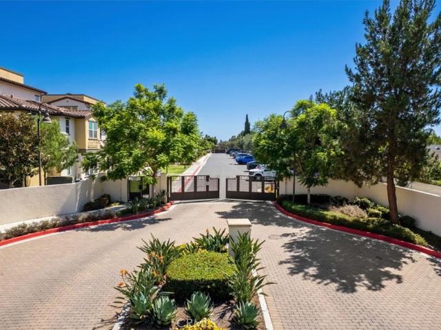 Townhouse for sale in Santa Ana, California