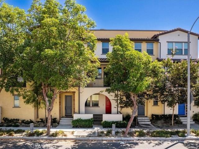 Townhouse for sale in Santa Ana, California