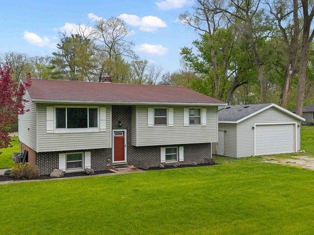 House for sale in Mchenry, Illinois