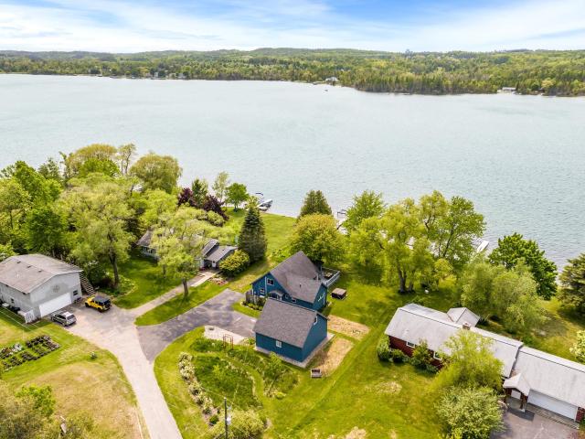 House for sale in Lake Leelanau