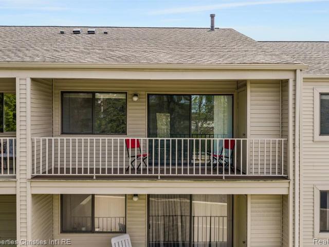 Condo for sale in West Bloomfield, Michigan