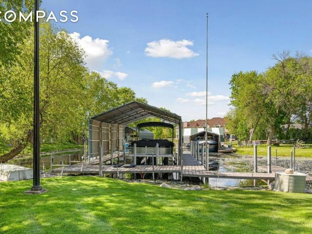 House for sale in Spring Park