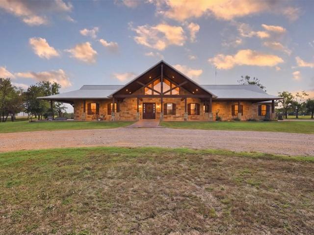 House for sale in Wolfe City, Hunt County