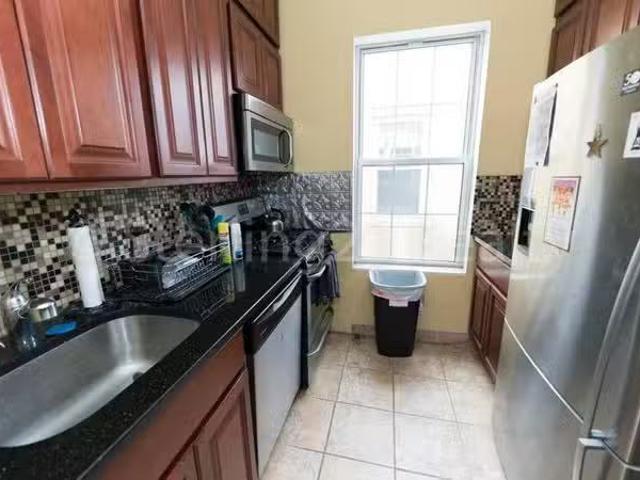 Condo for rent in Astoria