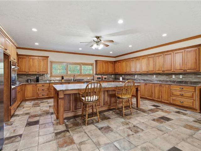 House for sale in Dewey Crossroads, White