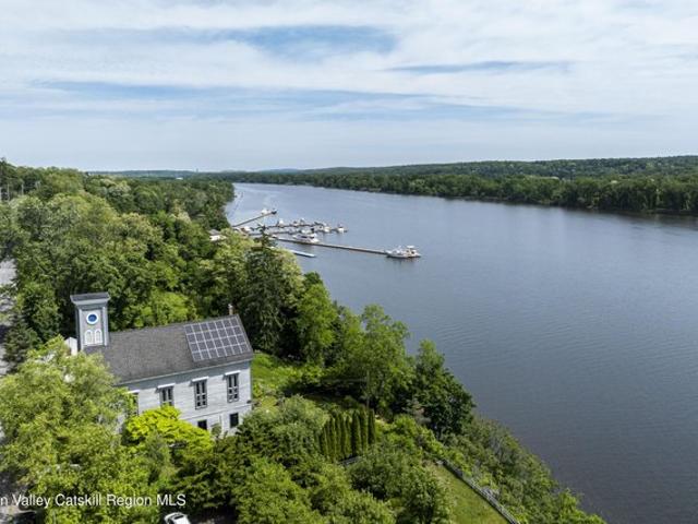 House for sale in Hannacroix, New York
