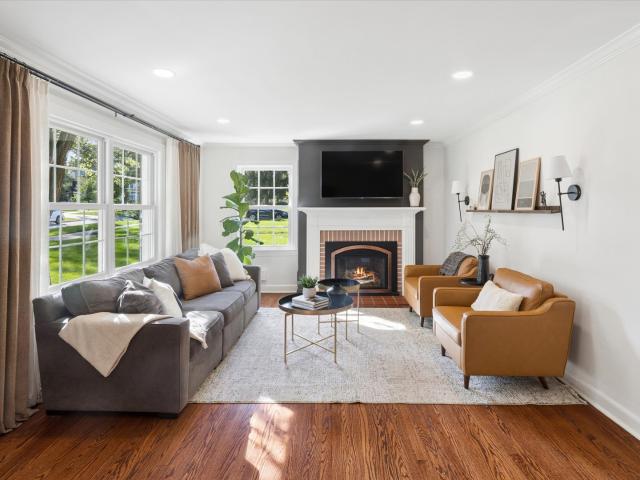 House for sale in Saddlewood, Glen Ellyn
