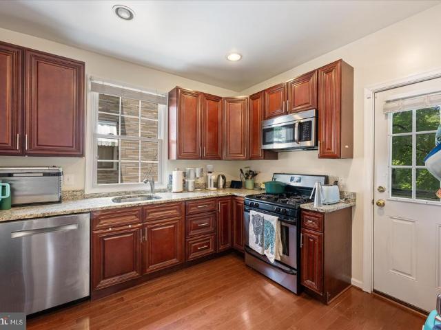 House for sale in Mount Rainier