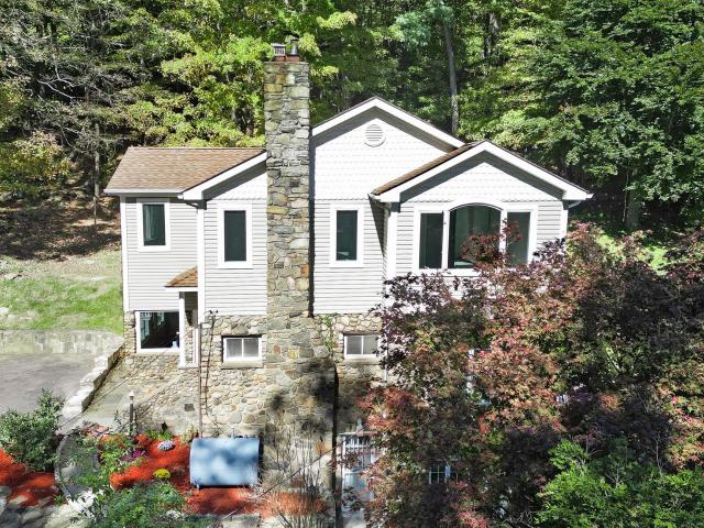House for sale in Oceola Lake, Town of Yorktown