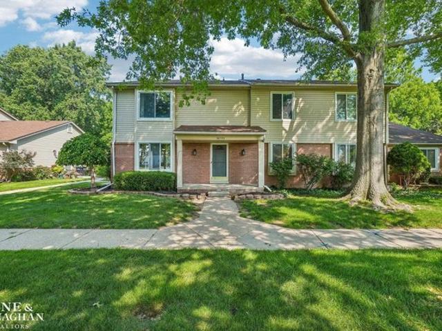 Townhouse for sale in Harrison Township, Michigan