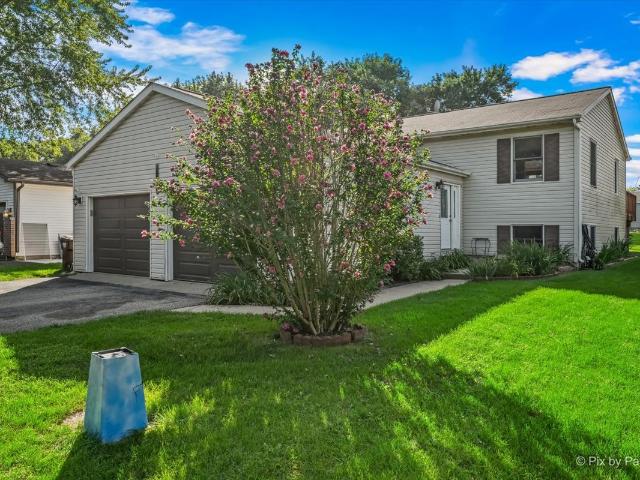 House for sale in Mchenry, Illinois