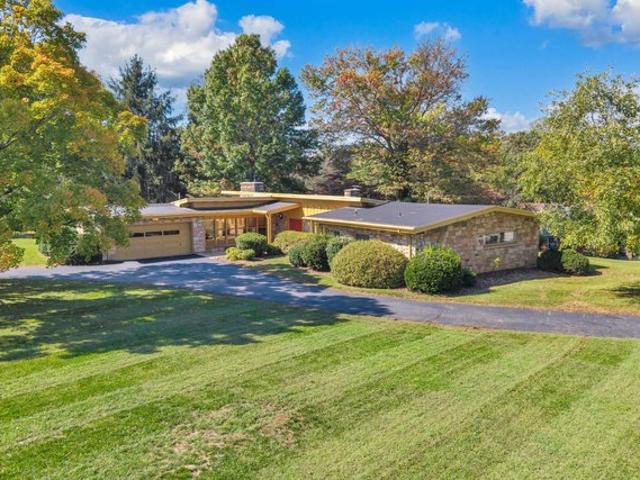 House for sale in Windsor Court, Roanoke