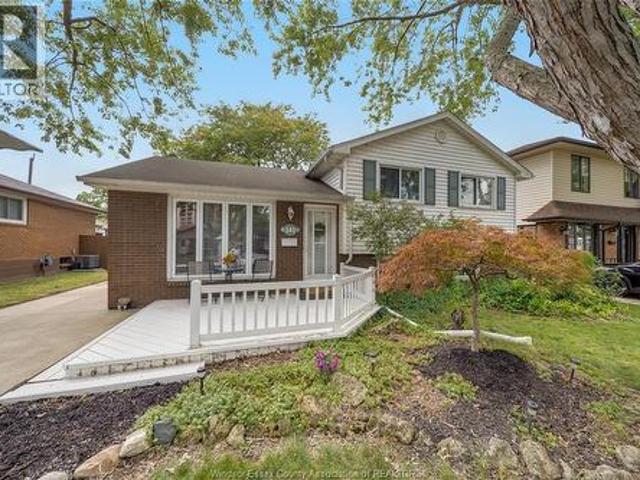 House for sale in Riverside, Windsor