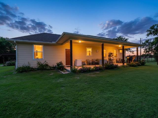 House for sale in Navarro, Texas