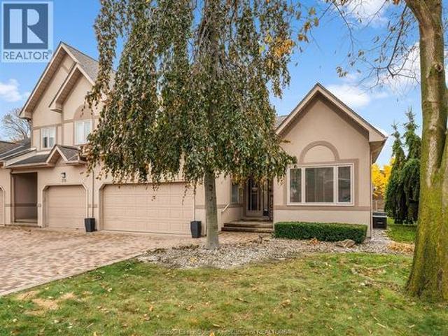 Townhouse for sale in Ancaster, Ontario