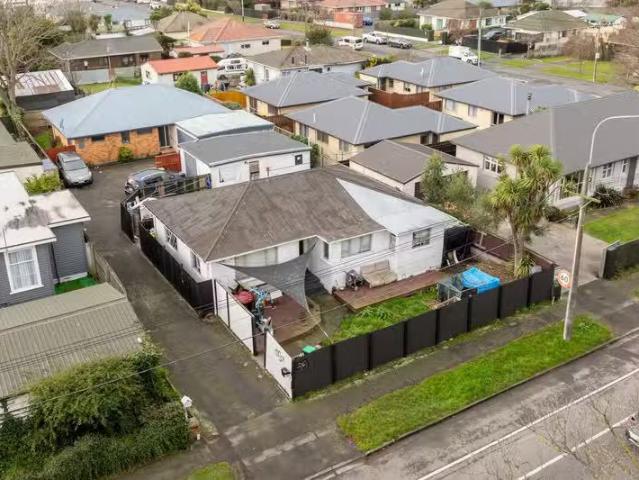 House for sale in Chaslands, Canterbury