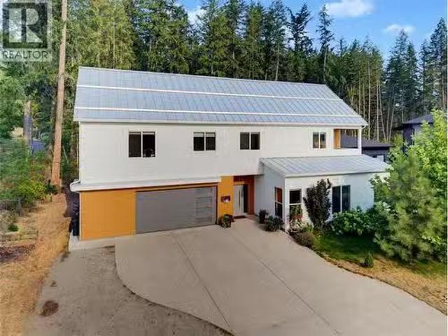 House for sale in Salmon Arm, British Columbia
