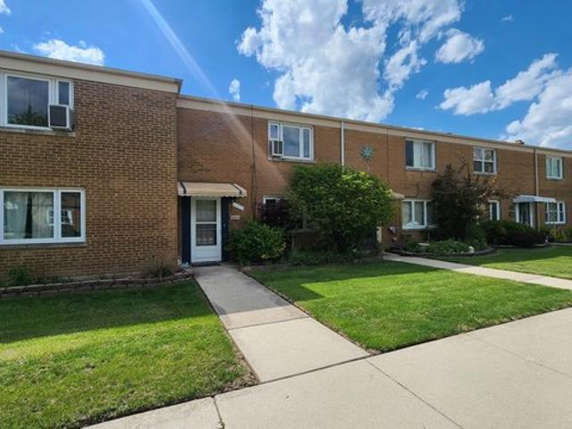 Townhouse for sale in Brookfield, Illinois