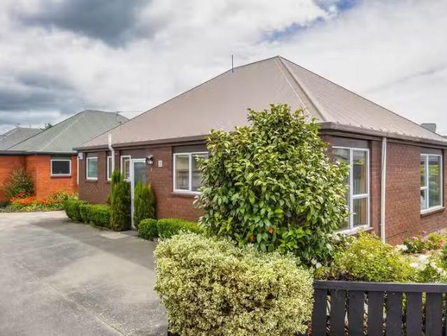 House for sale in Chaslands, Canterbury