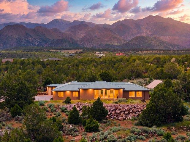 House for sale in New Harmony, Utah