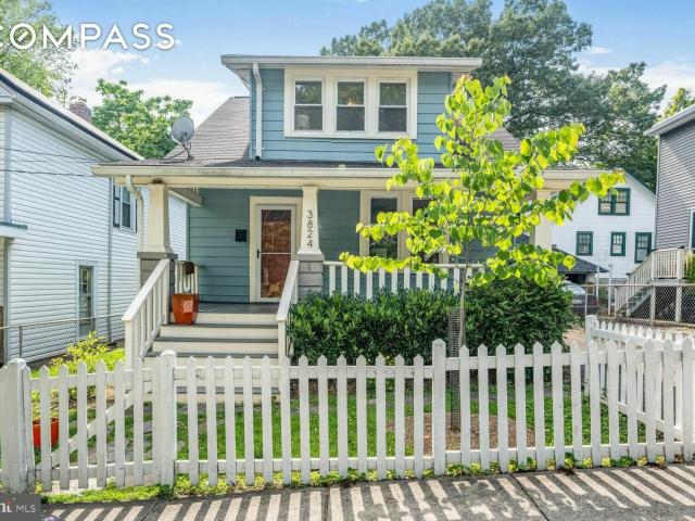 House for sale in Mount Rainier