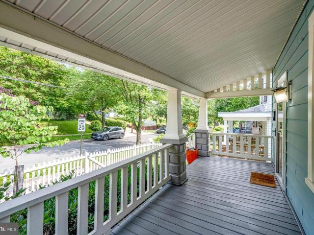 House for sale in Mount Rainier