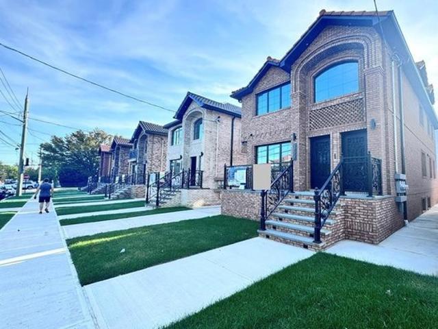 House for sale in Queens, Arverne