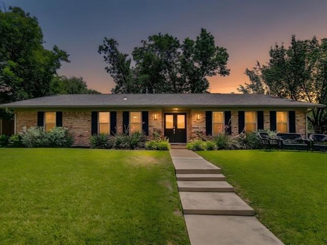 House for sale in Benbrook, Texas