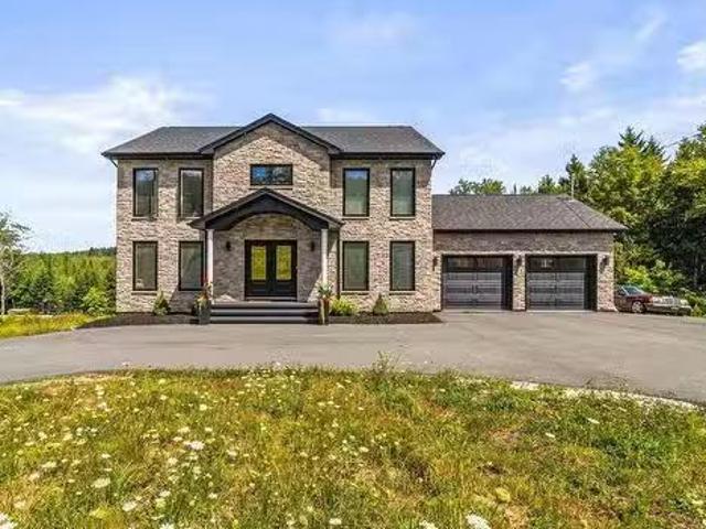 House for sale in Beaver Bank, Nova Scotia