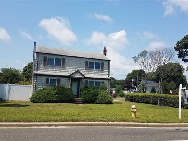 House for sale in Bohemia, Town of Islip