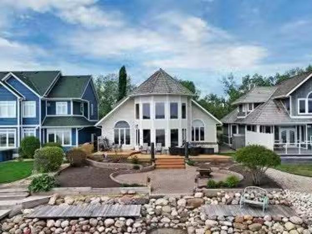 House for sale in Sylvan Lake, Alberta