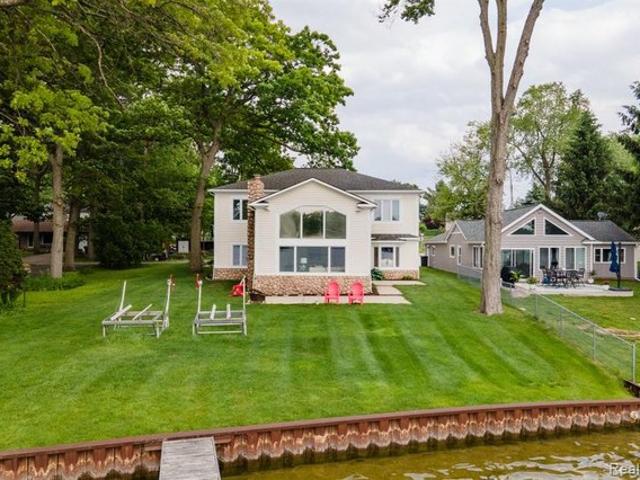 House for sale in Highland, Highland Township