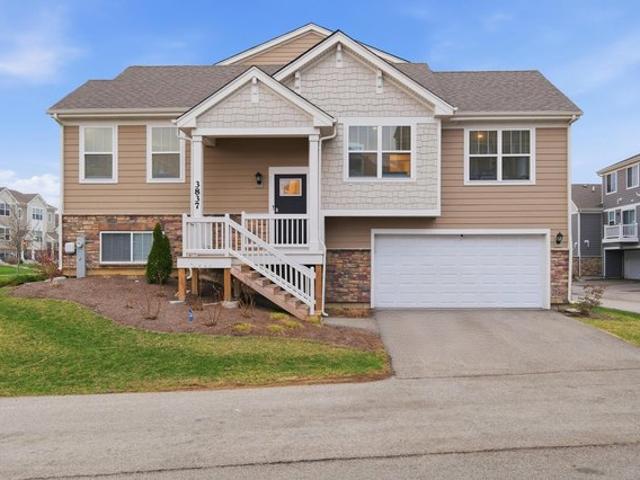 Townhouse for sale in Elgin, Illinois