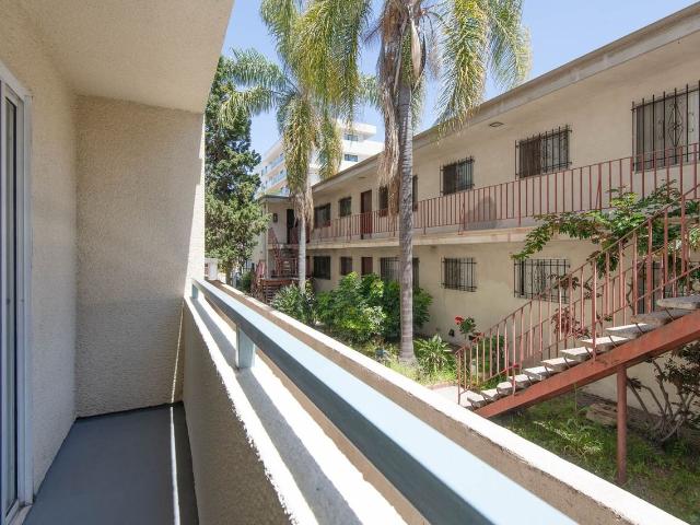 Apartment for rent in Canoga Park, California