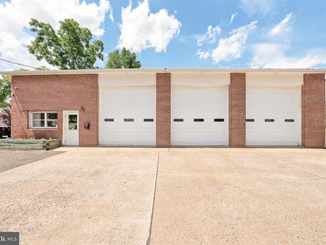 House for sale in Columbus, New Jersey