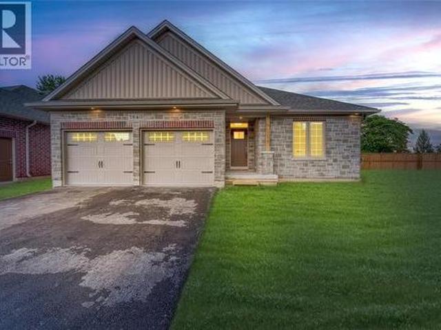 Condo for sale in Plympton–wyoming, Ontario
