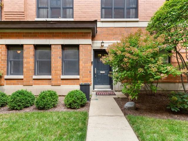 Townhouse for sale in Chicago Park, Illinois
