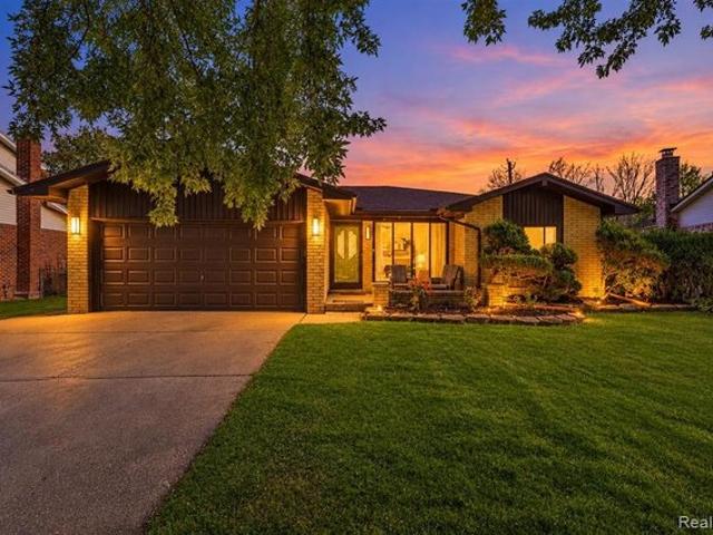 House for sale in Cranberry Estates, Clinton Township