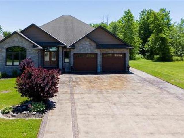 House for sale in Plympton–wyoming, Ontario
