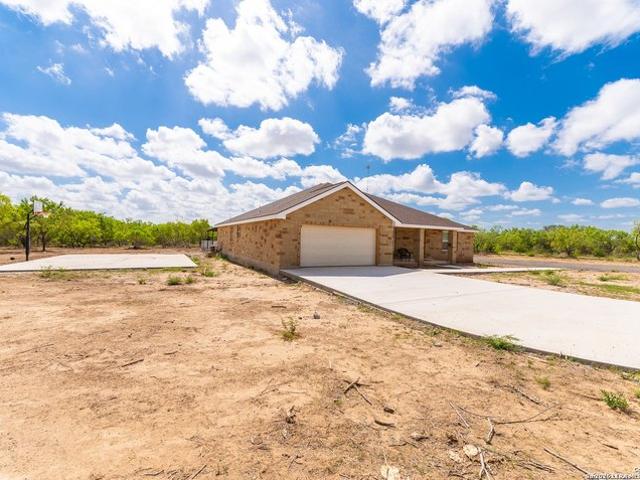 House for sale in Floresville, Wilson County