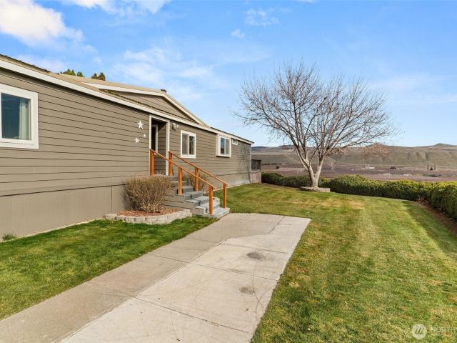 House for sale in Bridgeport, Washington