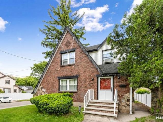 House for sale in Teaneck, New Jersey