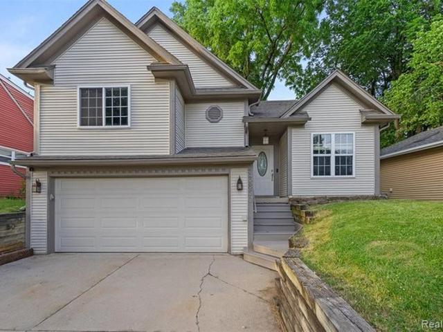 House for sale in Waterford, Michigan