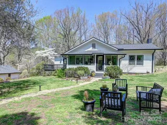 House for sale in Hendersonville